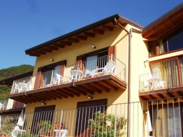 Residence Mirena - Rebomaholidays Tignale Bagian luar foto