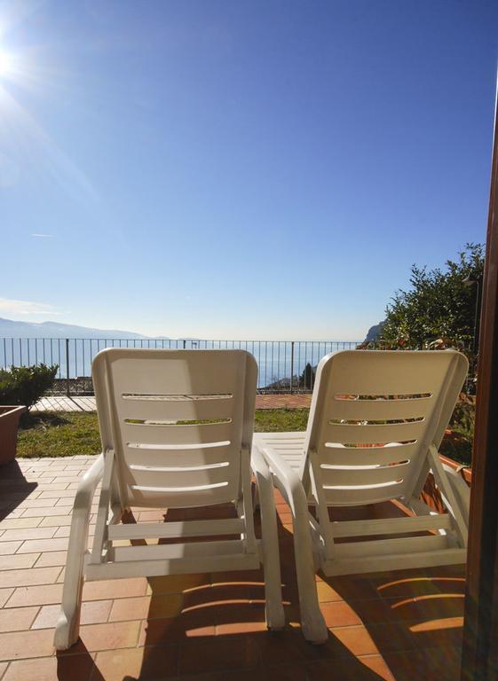 Residence Mirena - Rebomaholidays Tignale Bagian luar foto
