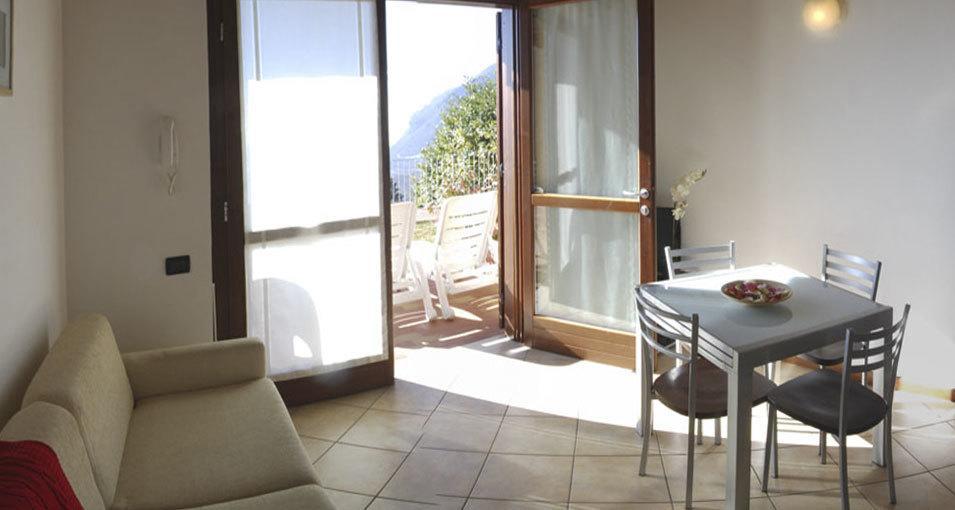 Residence Mirena - Rebomaholidays Tignale Ruang foto