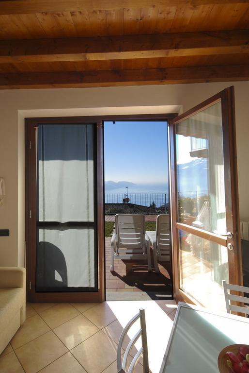 Residence Mirena - Rebomaholidays Tignale Bagian luar foto