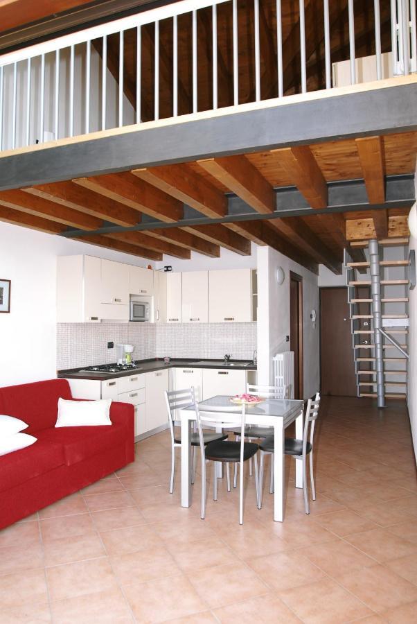 Residence Mirena - Rebomaholidays Tignale Bagian luar foto
